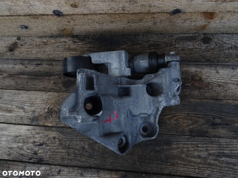 ŁAPA MOCOWANIE 117102877R RENAULT 2.0 DCI - 1