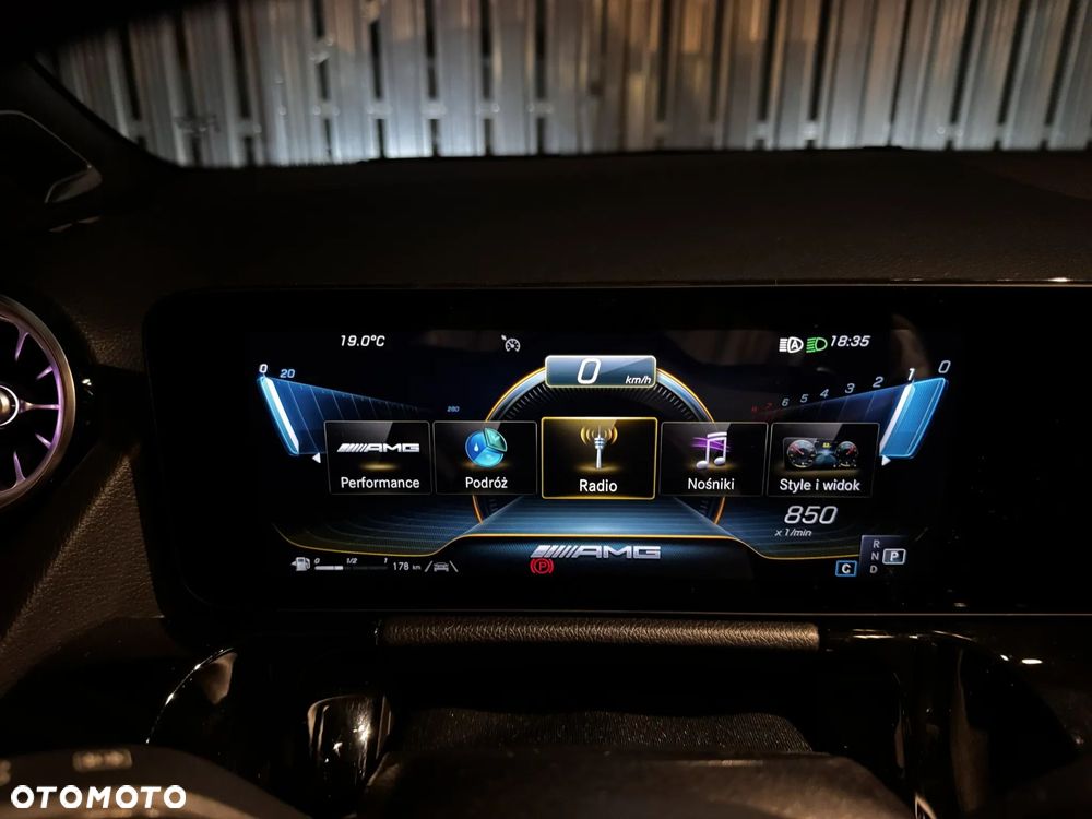 Mercedes-Benz GLA - 24