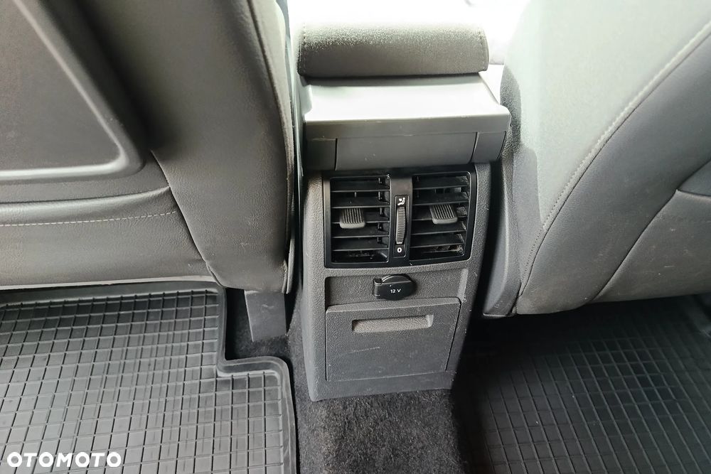 Volkswagen Touran 2.0 TDI DPF Comfortline - 32