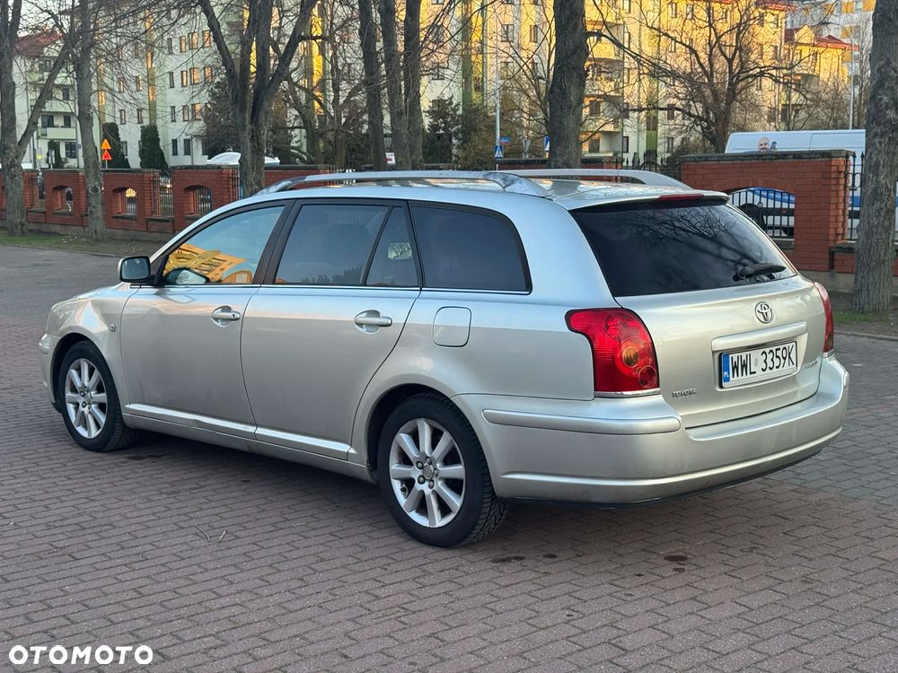 Toyota Avensis 1.8 VVT-i Sol - 4