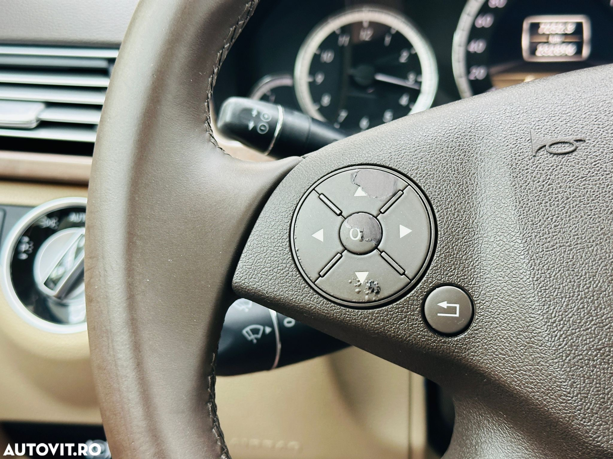 Mercedes-Benz E - 33