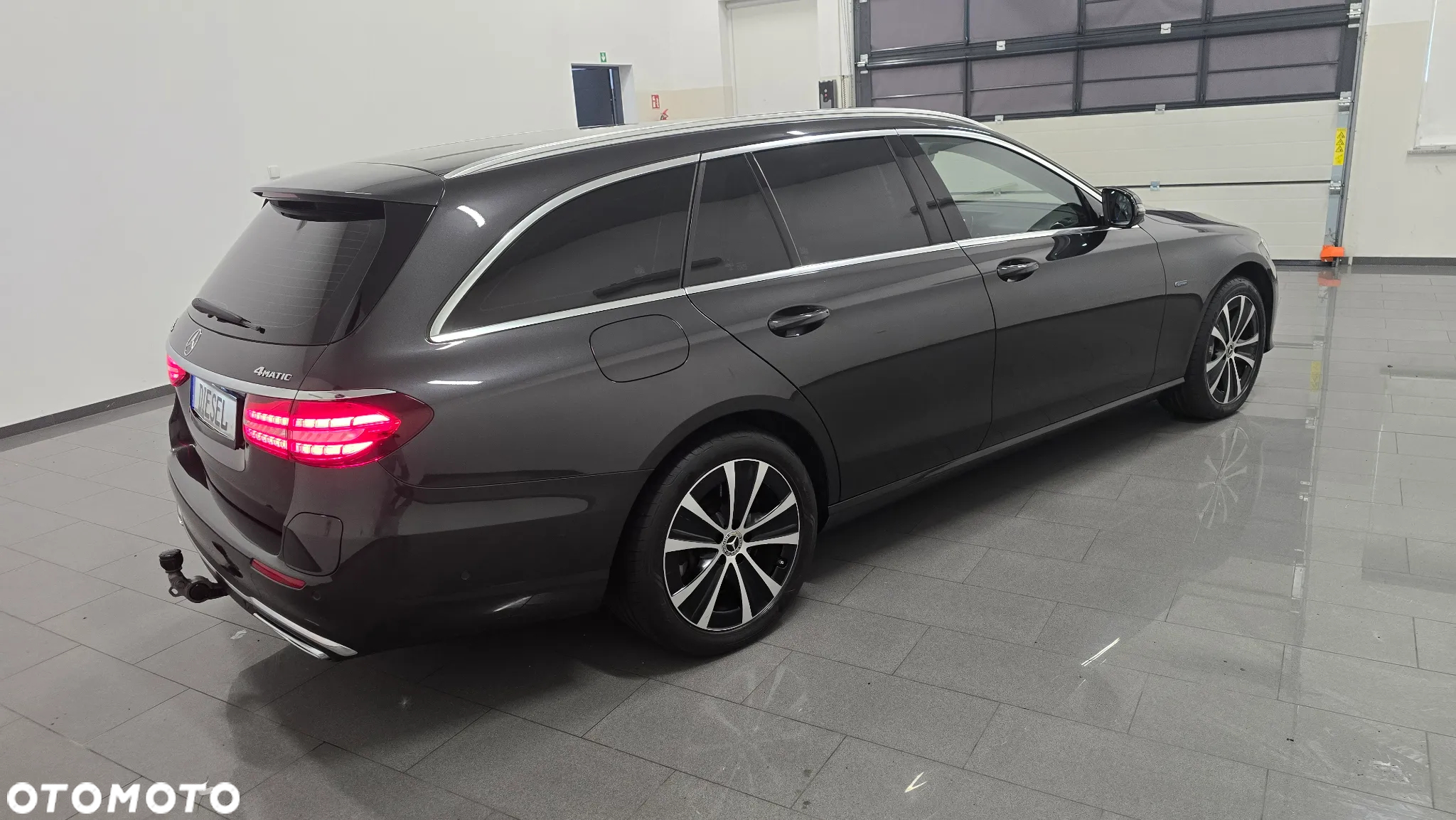 Mercedes-Benz Klasa E 300 de 4Matic T 9G-TRONIC Exclusive - 3