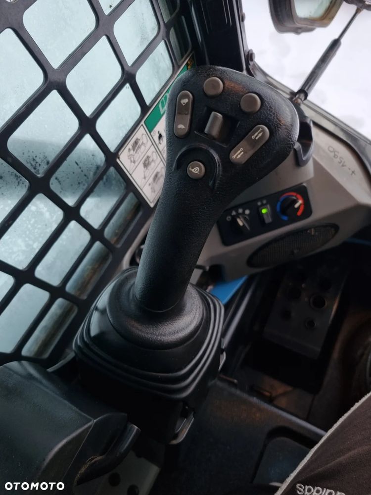 Bobcat T770 Ładowarka Gąsienicowa Udzwig 2,5 tony. Amerykańska potężna Ładowarka 2021rok  654mth z Norwegii! KLIMA! Potężna Moc silnik Turbodoładowany bobcat 100km! Widły łyżka. Linie Hydrauliczne dodatkowe. Aktualna DEKRA 2026r. Podzespoły gąsienice zero zużycia! Cała maszyna sterowana z dżojstika! - 24