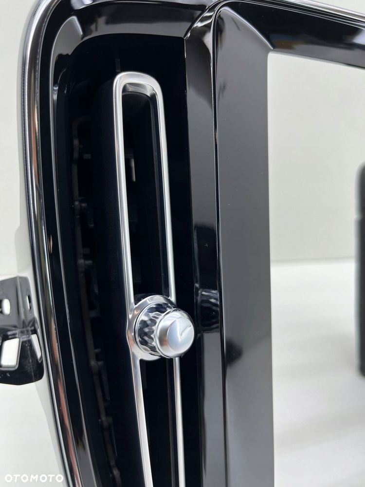 VOLVO XC40 RAMKA WYŚWIETLACZA KRATKI NAWIEWU KONSOLI PRZÓD 31442628 - 7