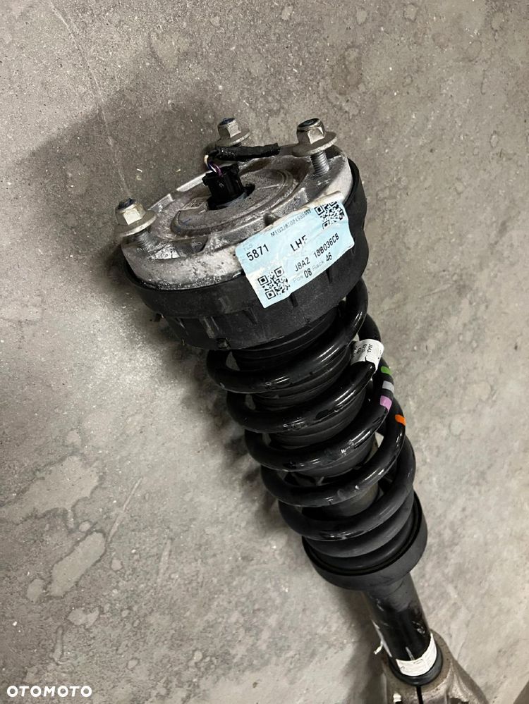 AMORTYZATOR PNEUMATYCZNY PRZÓD LEWY RANGE ROVER VELAR L560 2.0i BENZYNA - 2