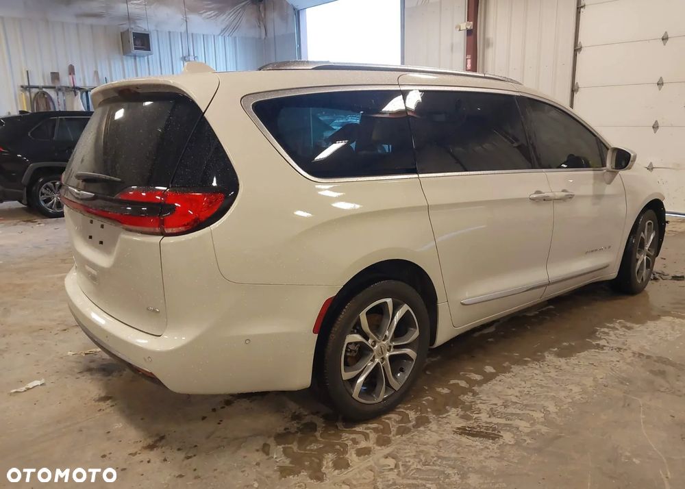 Chrysler Pacifica - 3