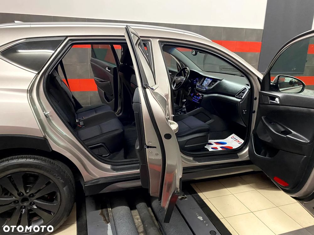 Hyundai Tucson 1.6 GDi 2WD Select - 23