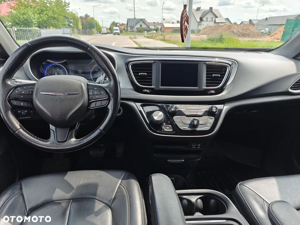 Chrysler Pacifica - 8