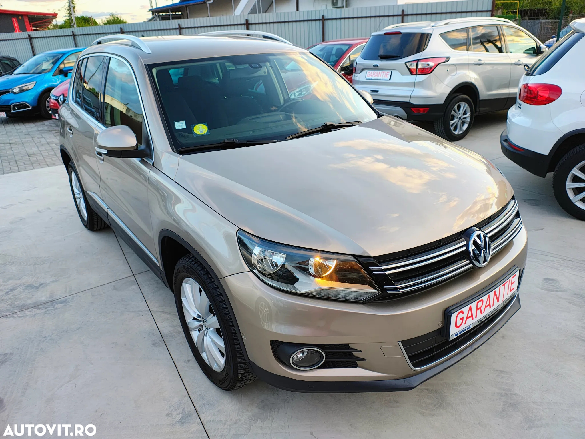 Volkswagen Tiguan 2.0 TDI DPF BlueMotion Technology Lounge Sport & Style - 23