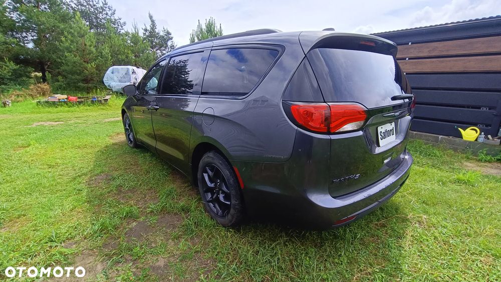 Chrysler Pacifica - 8