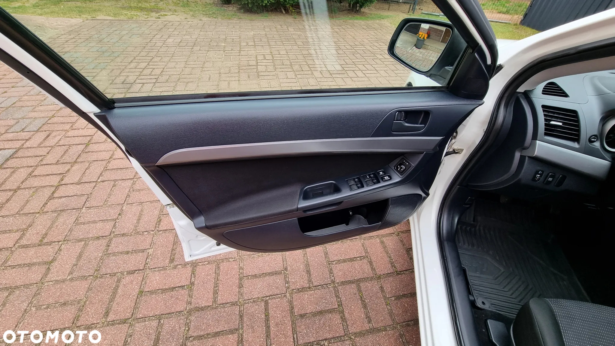 Mitsubishi Lancer 1.5 - 13