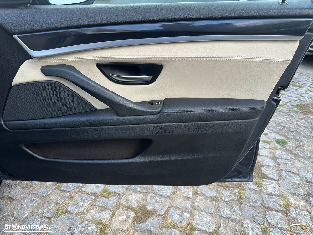 BMW 520 d Exclusive Auto 129g - 36