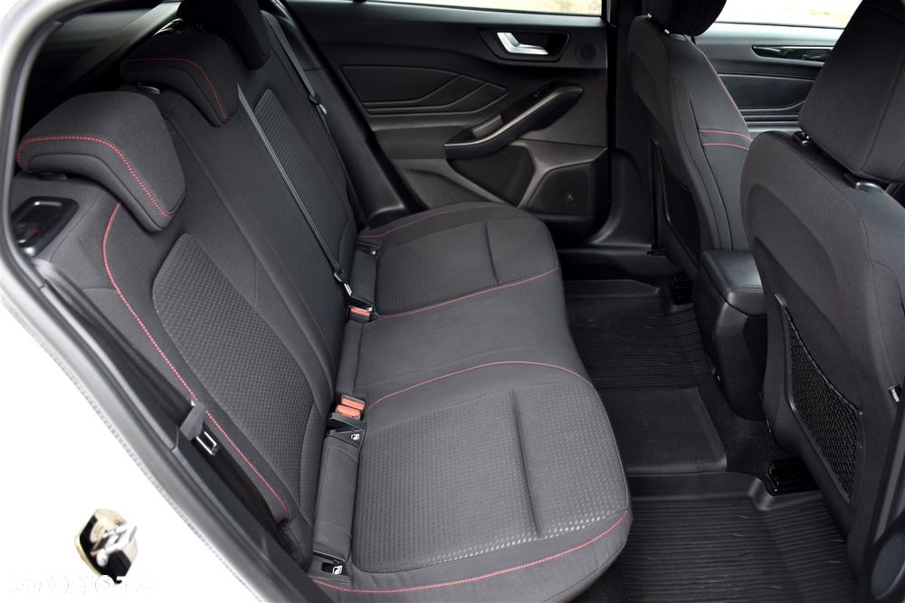 Ford Focus 2.0 EcoBlue ST-Line Business - 19
