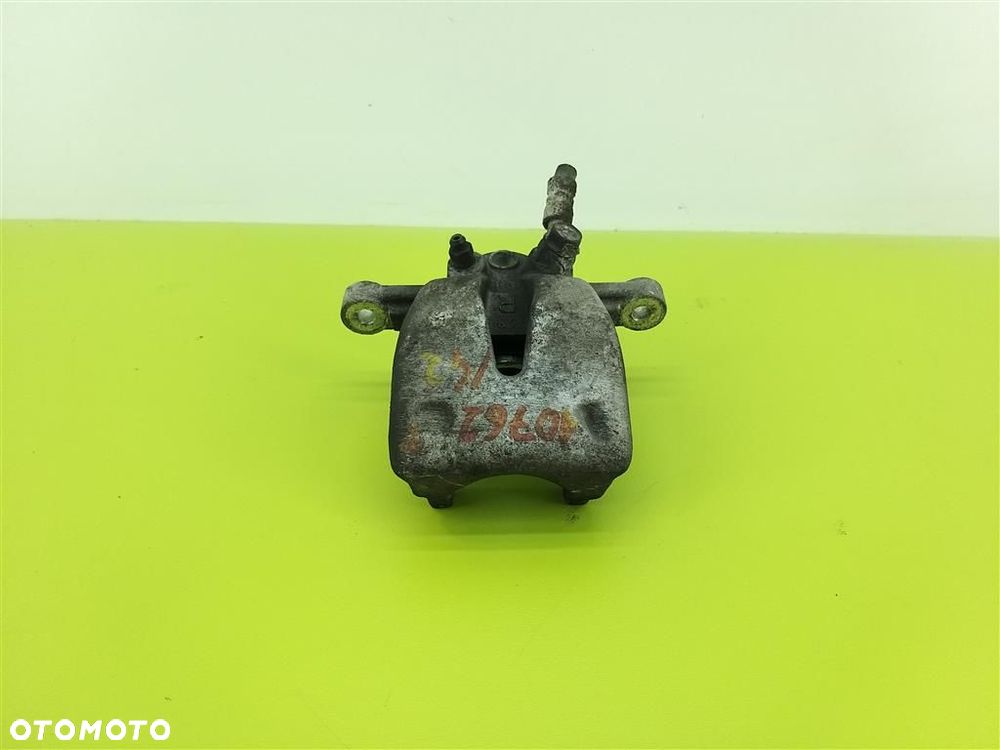 Zacisk hamulcowy tył prawy Toyota Avensis  II T25 2003-2006R 5 DRZWI HB - 1