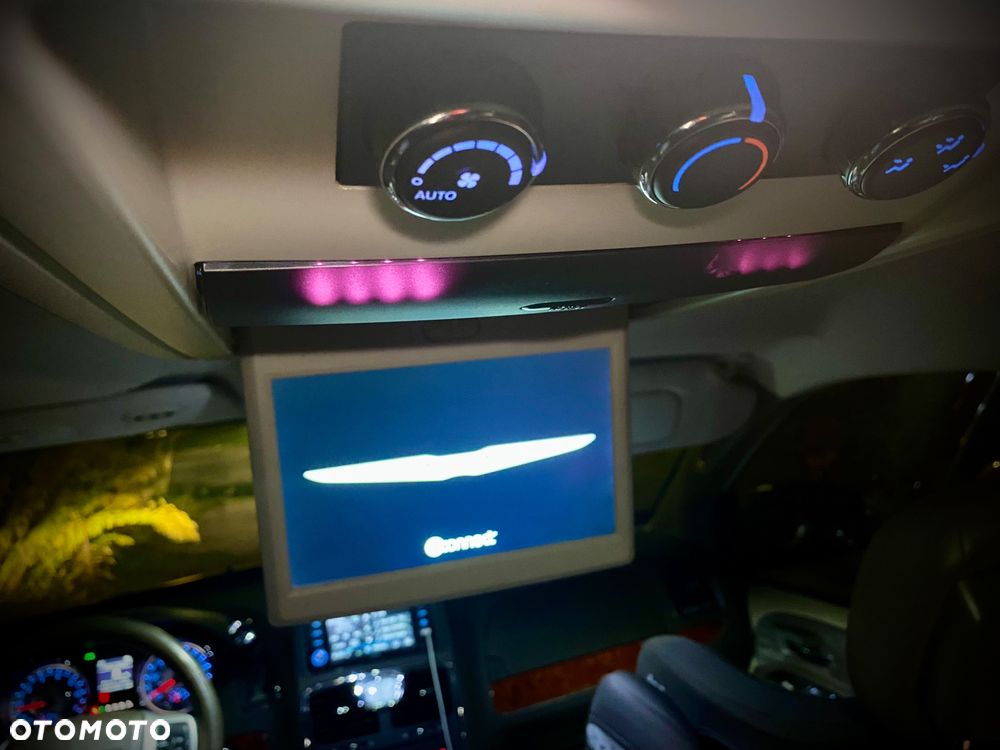 Chrysler Town & Country - 2