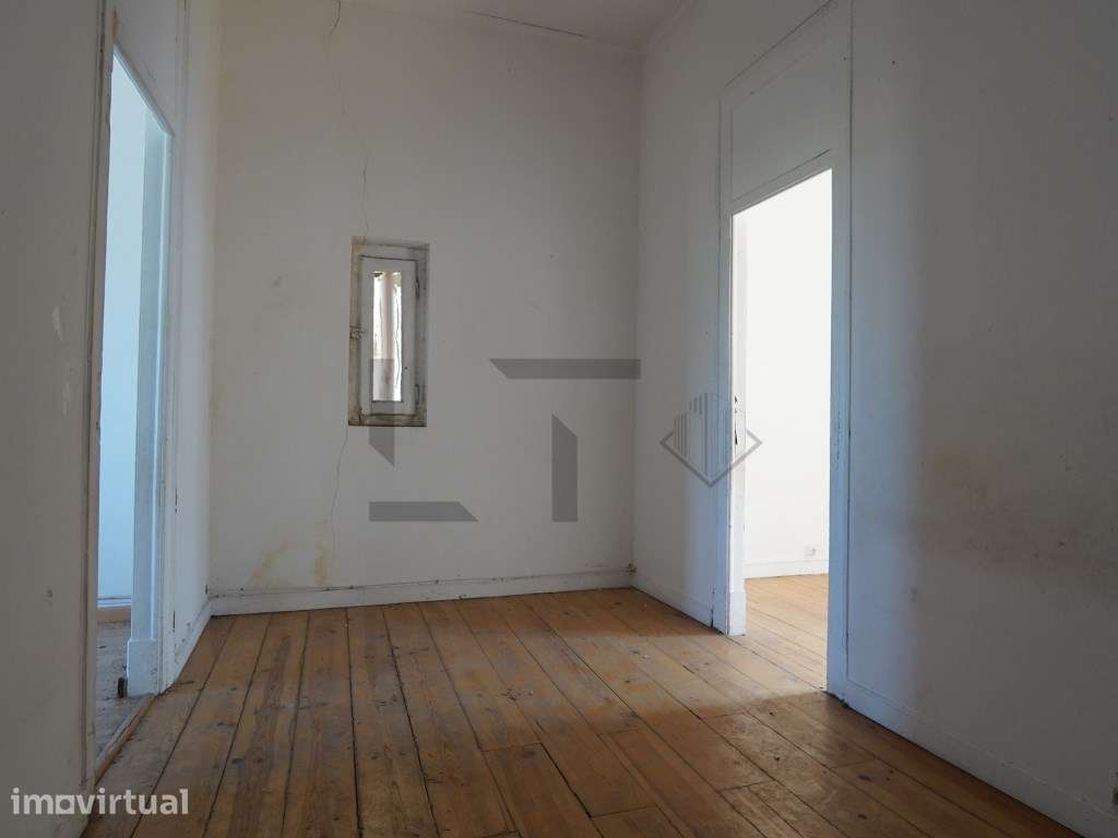 Prédio com 6 Apartamentos para Reabilitação em Marvila, Lisboa - Grande imagem: 4/28