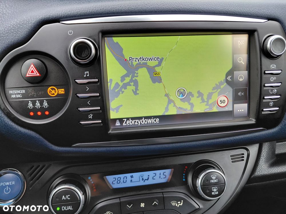 Toyota Yaris Hybrid 100 Selection Platinum - 25