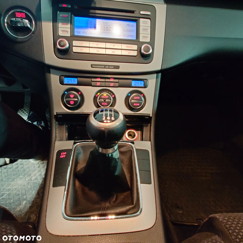Volkswagen Passat 2.0 FSI Comfortline - 22