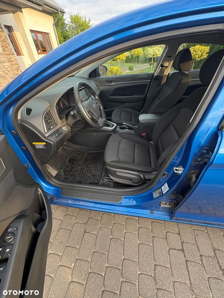 Hyundai Elantra - 10