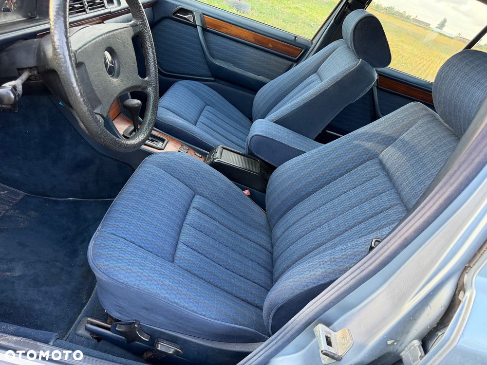 Mercedes-Benz W124 (1984-1993) - 12