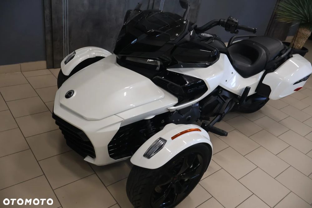 Can-Am Spyder - 19