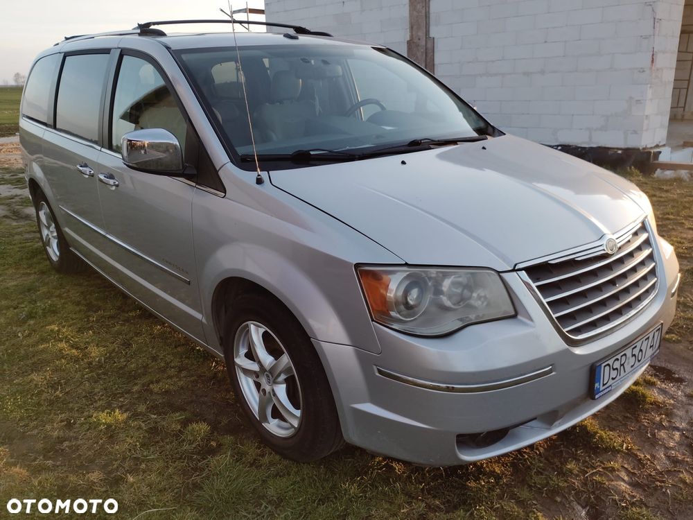 Chrysler Town & Country - 2
