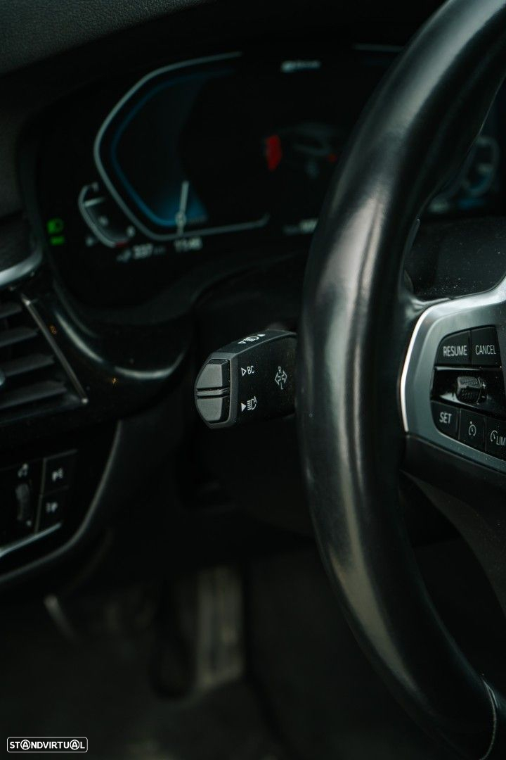 BMW 530 e Pack Desportivo M - 11