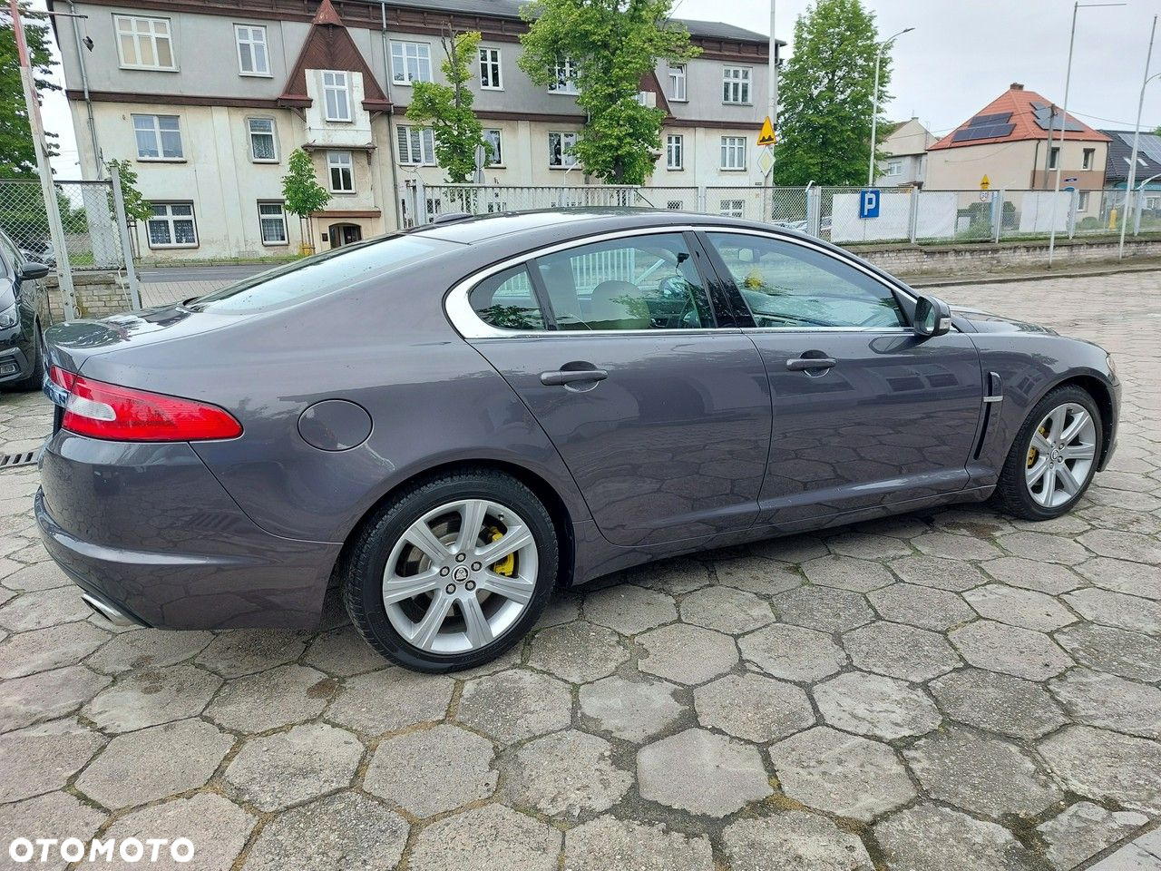 Jaguar XF 2.7 V6 D Premium Luxury - 9