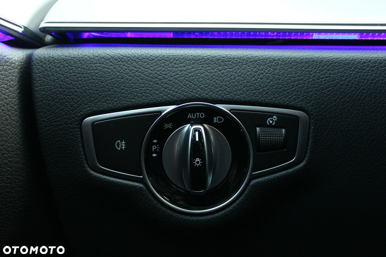 Mercedes-Benz Klasa E 220 d 4-Matic AMG/Avantgarde - 28