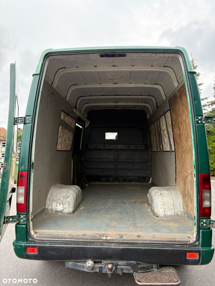 Mercedes-Benz Sprinter - 5