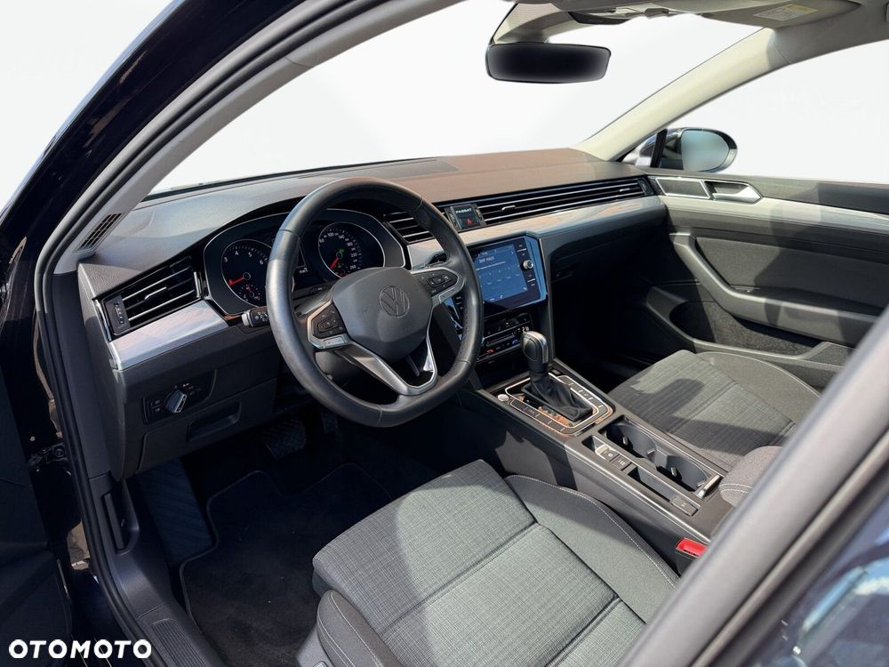 Volkswagen Passat - 11