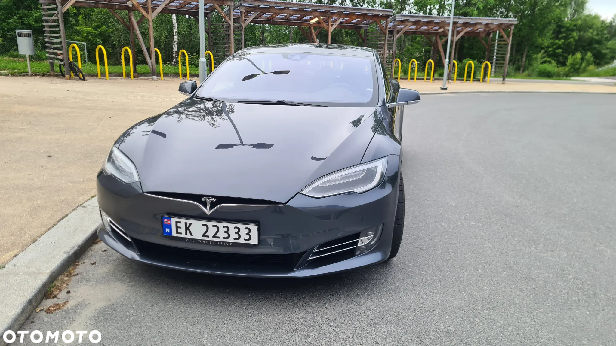 Tesla Model S - 4