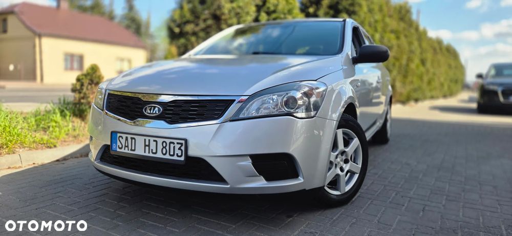 Kia Ceed 1.4 CVVT Dream-Team Edition - 2