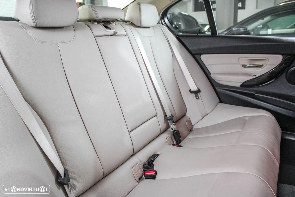 BMW 320 d Line Luxury - 17