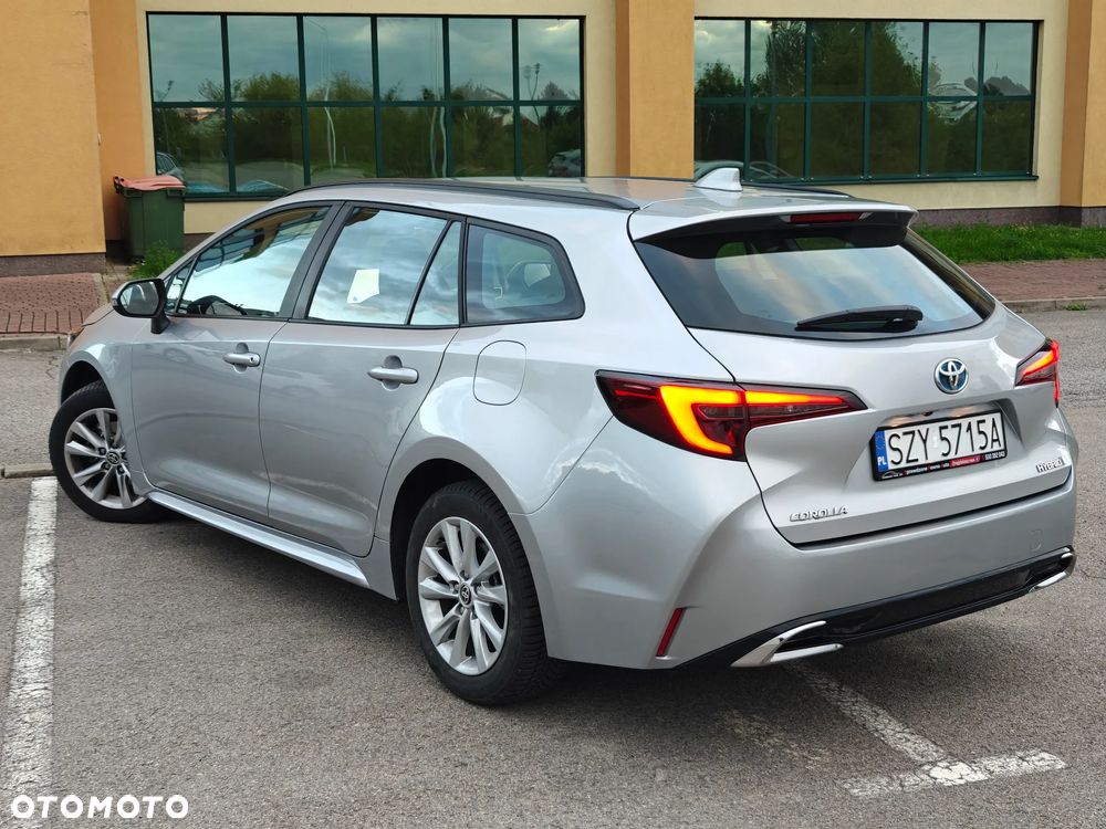 Toyota Corolla 1.8 Hybrid - 12