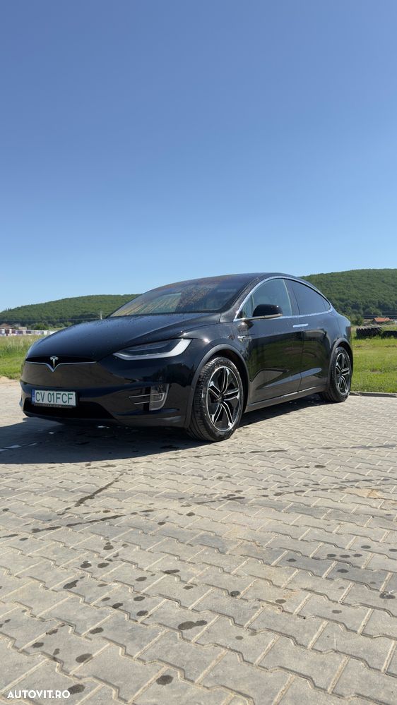 Tesla Model X - 1