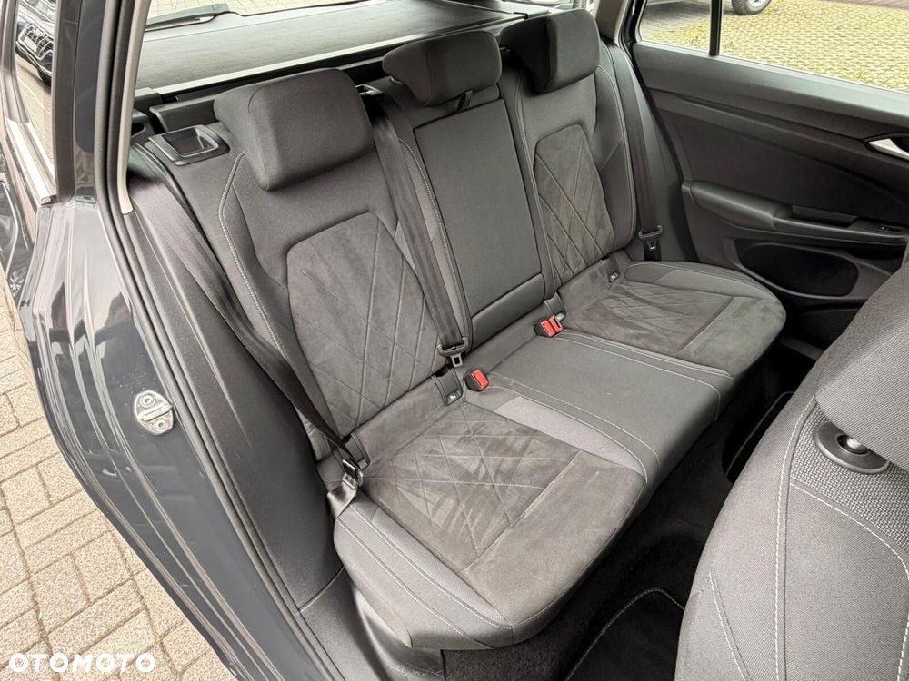 Volkswagen Golf - 22