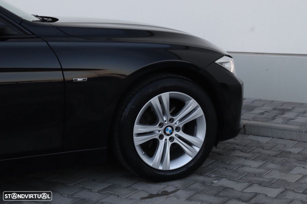 BMW 318 d Touring xDrive Line Sport - 18