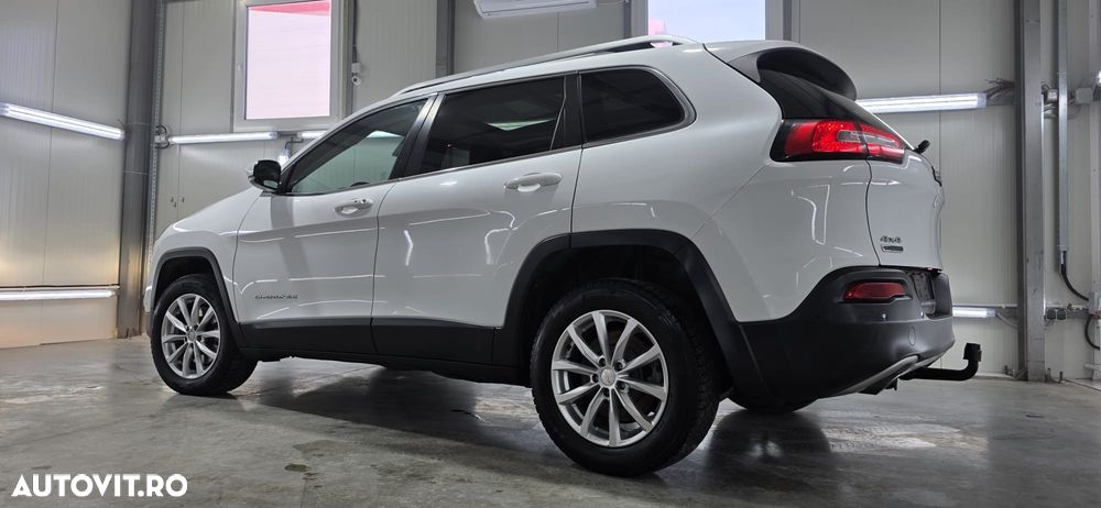 Jeep Cherokee - 28