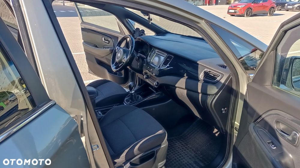 Kia Carens 1.7 CRDi XL 7os - 11