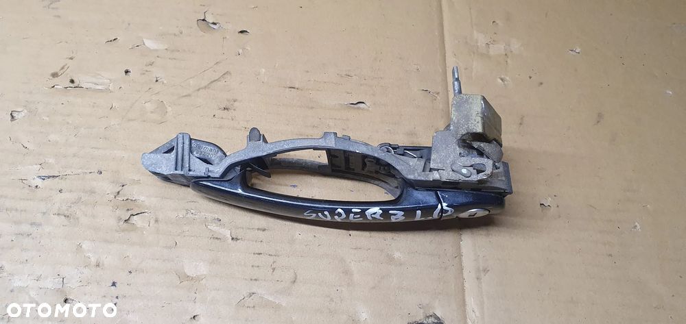 Klamka zewnętrzna lewy przód przednia Skoda Superb I 3B0837885 - 2