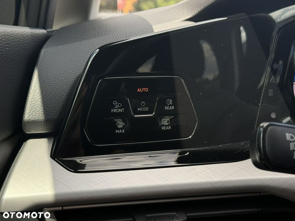 Volkswagen Golf - 32