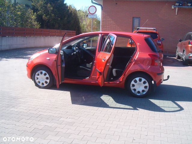 Daihatsu Sirion - 9