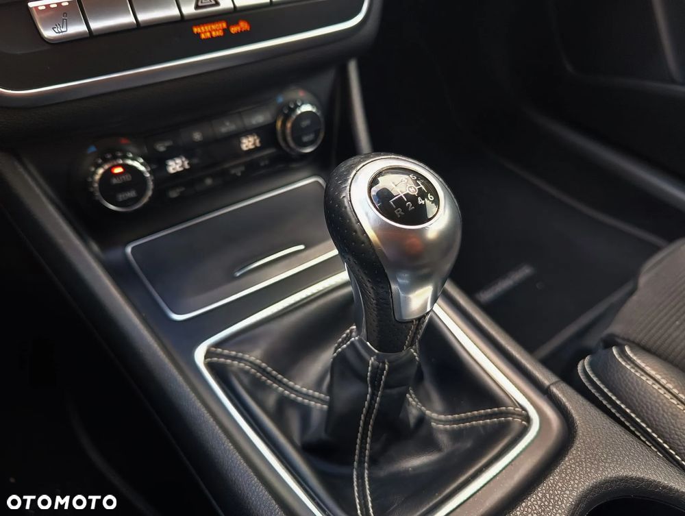 Mercedes-Benz GLA 180 Urban - 10