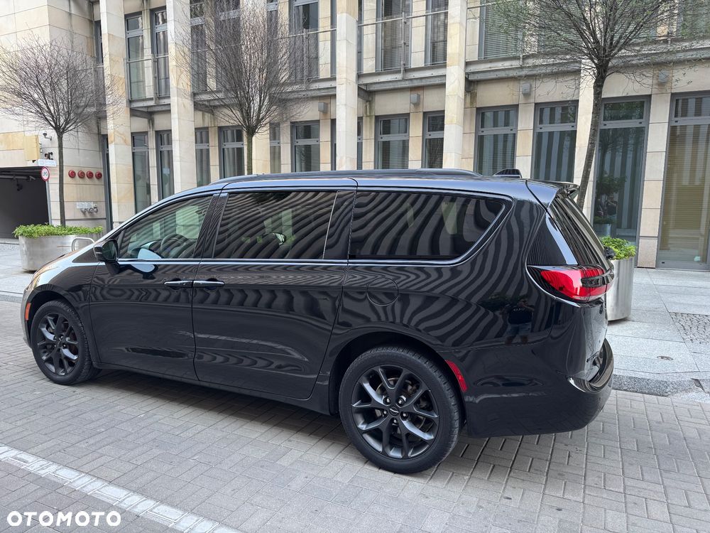 Chrysler Pacifica - 6