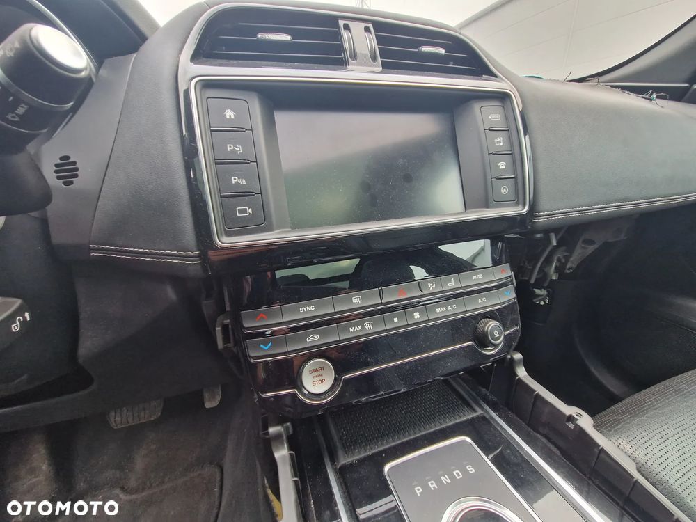 Jaguar F-Pace 2.0 i4D AWD R-Sport - 11