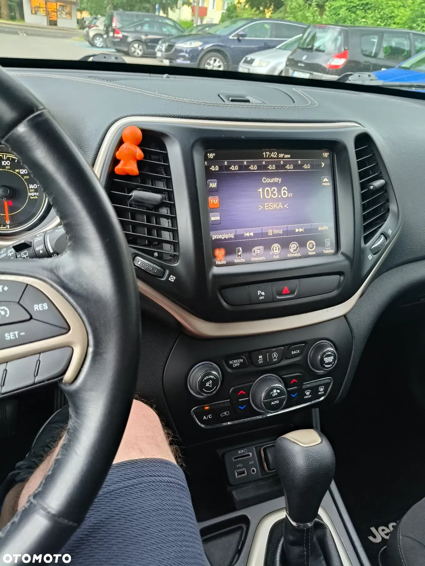 Jeep Cherokee - 17