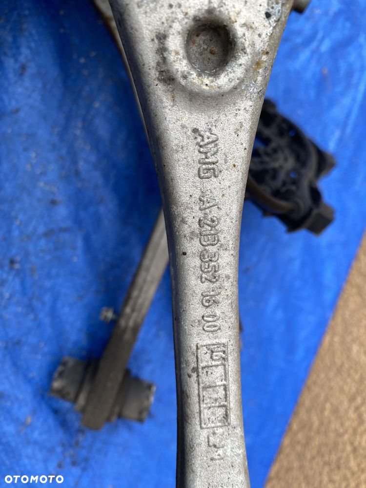 MERCEDES E W213 63AMG ZWROTNICA LEWY TYŁ KOMPLETNE WAHACZ PIASTA - 5