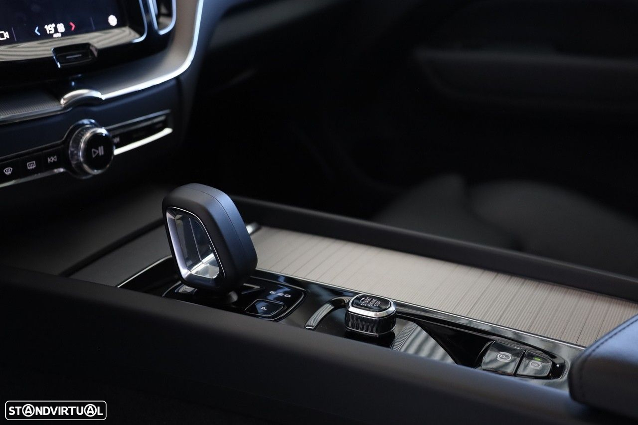 Volvo XC 60 2.0 T6 PHEV Ultimate Dark AWD - 21