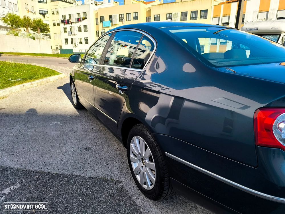 VW Passat 2.0 TDI Confortline - 22
